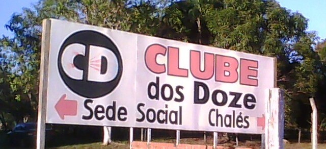 Placa indicativa do clube dos doze